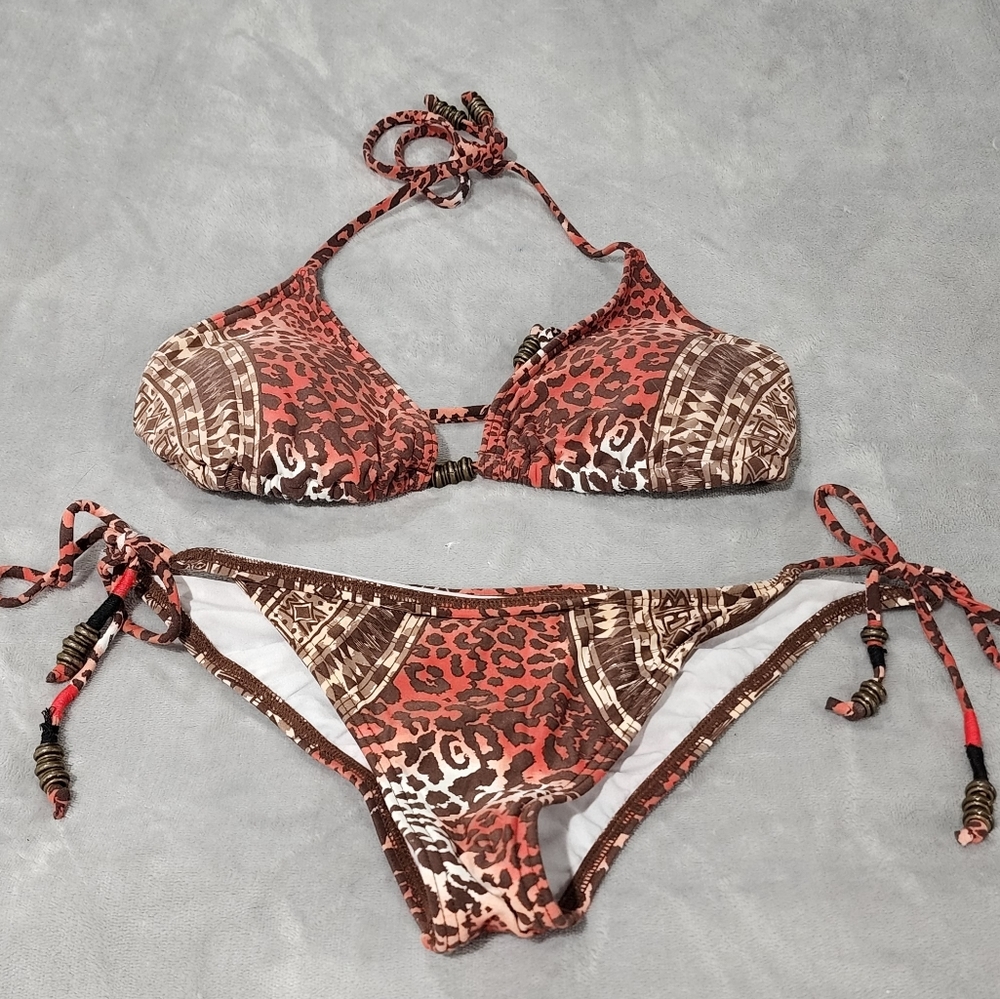 Billabong Bikini size 12 bottom and 14 top AUS (size 8 and 10 US)